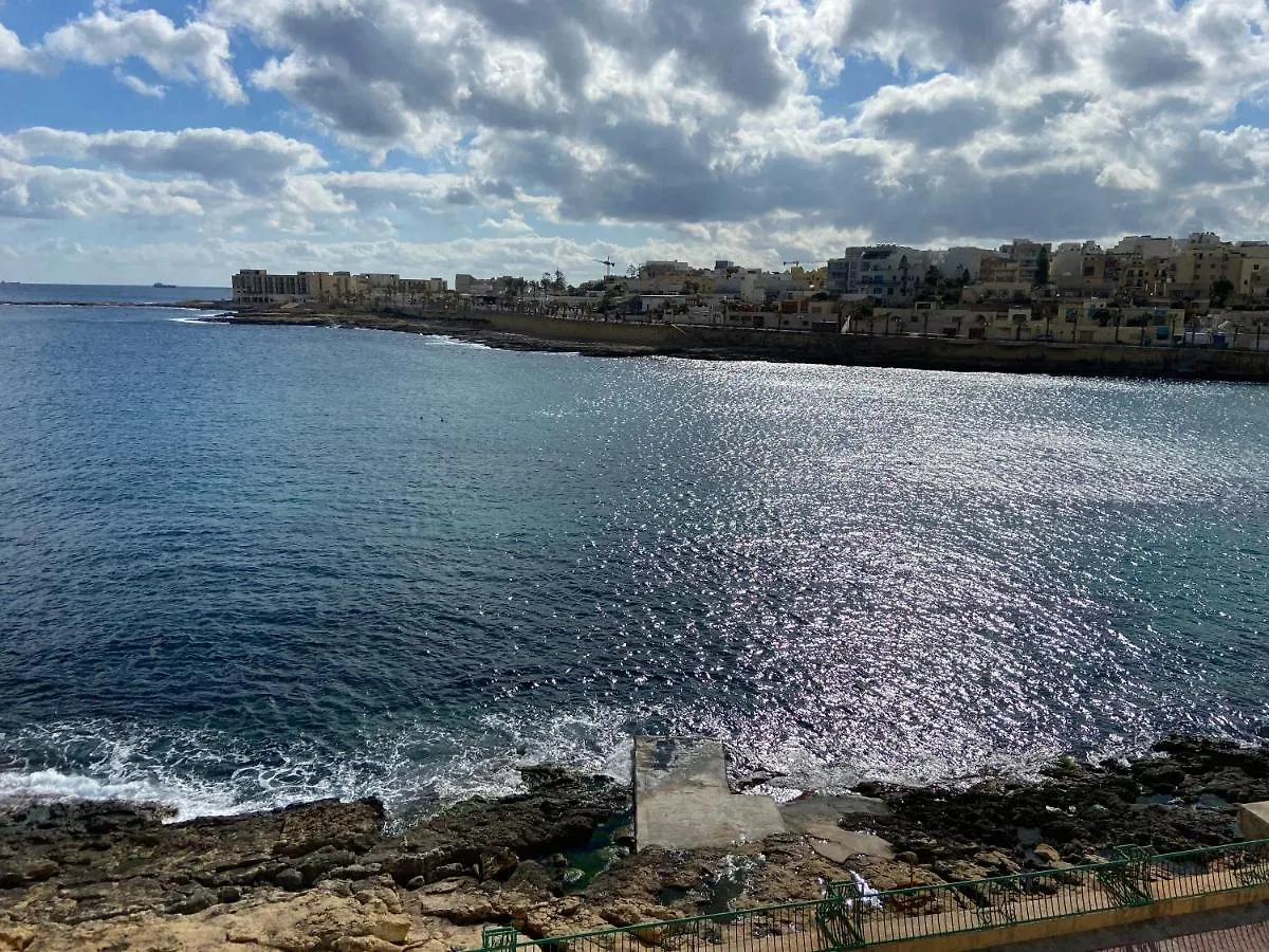 Sea Front Retro Style Apartment Marsaskala