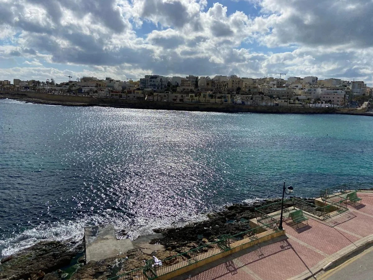 Sea Front Retro Style Apartment Marsaskala